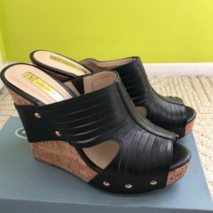 INC black wedges size 8